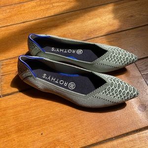 Rothy’s Pistachio Python print - size 8